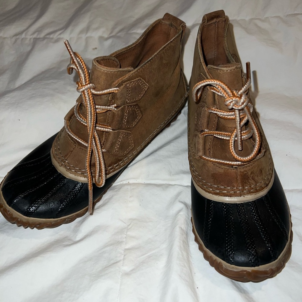 Sorel Out And About Duck Boot Size 6 - image 4